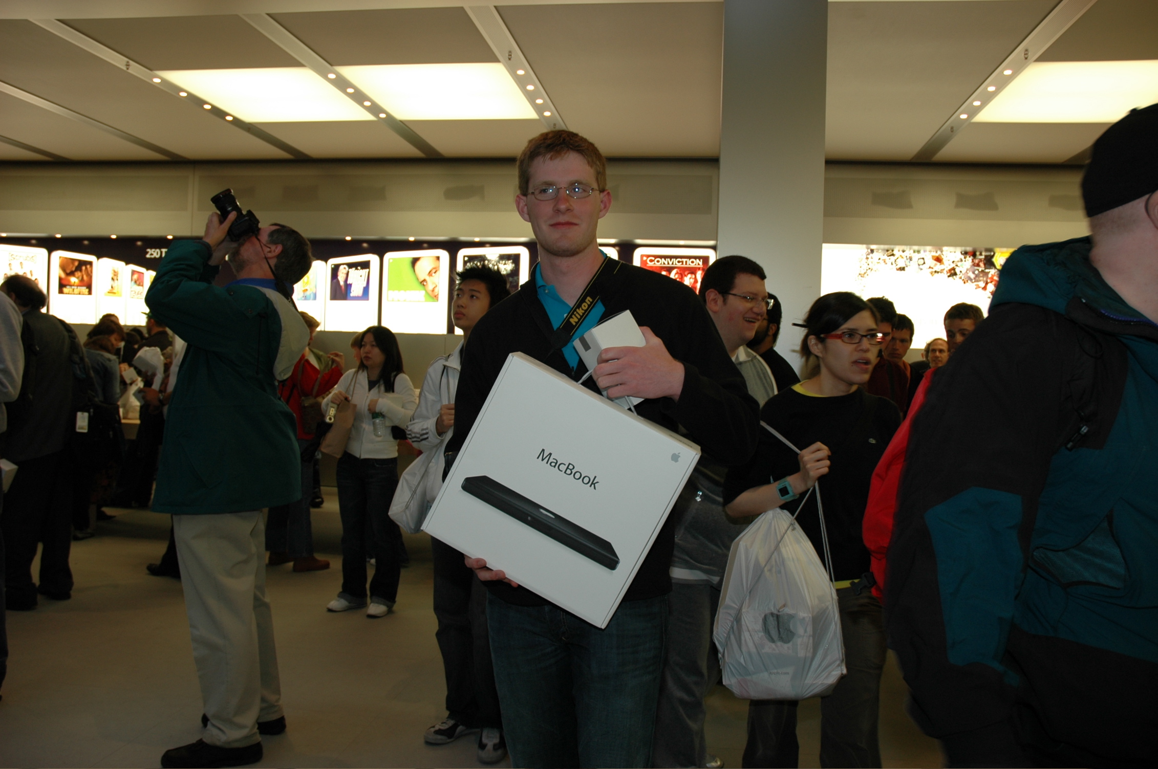 Stormy and his brand new MacBook in black! (and Gary taking pictures in the back)